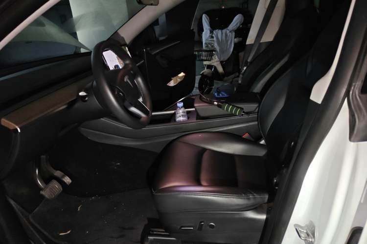 Used Tesla Model Y 2021 Standard Range Rear-Wheel Drive Version Left Front Seat