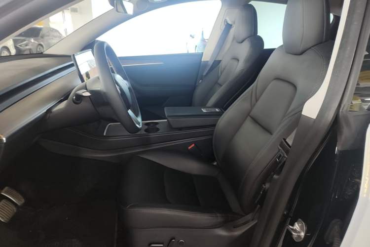 Used Tesla Model Y 2021 Standard Range Rear-Wheel Drive Version Left Front Seat