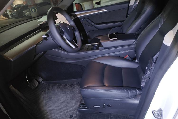 Used Tesla Model Y 2021 Standard Range Rear-Wheel Drive Version Left Front Seat
