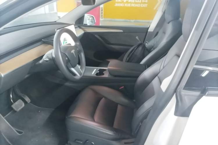 Used Tesla Model Y 2021 Standard Range Rear-Wheel Drive Version Left Front Seat