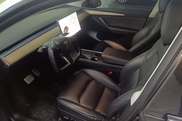 Used Tesla Model Y 2021 Standard Range Rear-Wheel Drive Version Left Front Seat
