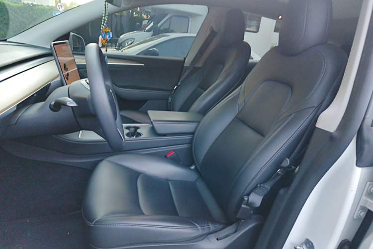 Used Tesla Model Y 2021 Standard Range Rear-Wheel Drive Version Left Front Seat