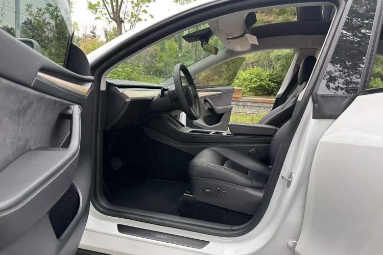 Used Tesla Model Y 2021 Long-Range All-Wheel-Drive Version Left Front Seat