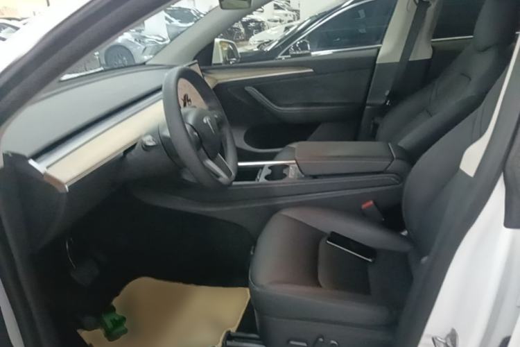 Used Tesla Model Y 2021 Standard Range Rear-Wheel Drive Version Left Front Seat
