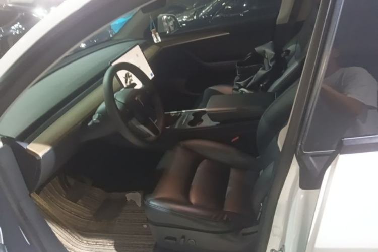 Used Tesla Model Y 2021 Standard Range Rear-Wheel Drive Version Left Front Seat