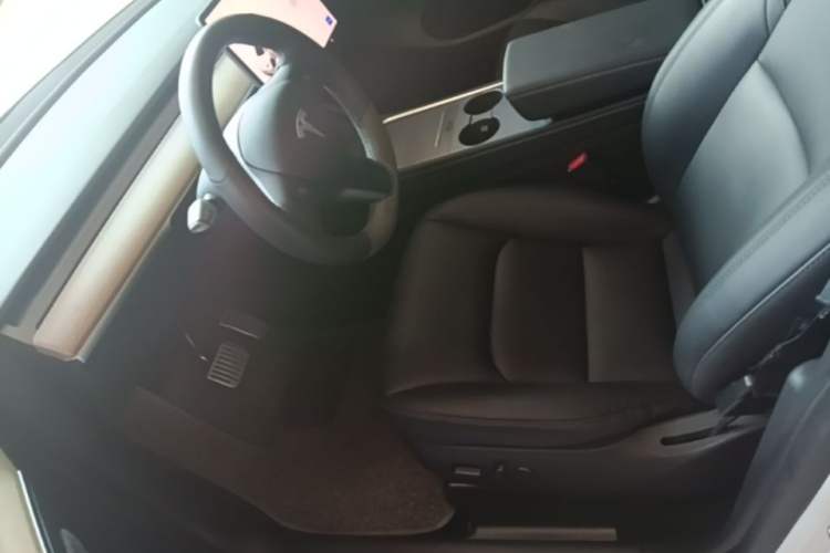 Used Tesla Model Y 2021 Standard Range Rear-Wheel Drive Version Left Front Seat