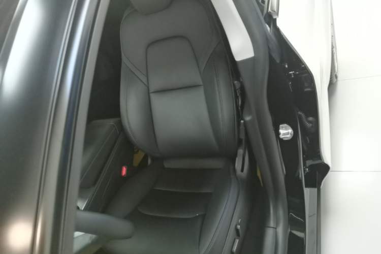 Used Tesla Model Y 2021 Standard Range Rear-Wheel Drive Version Left Front Seat