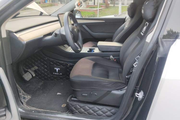 Used Tesla Model Y 2021 Long-Range All-Wheel-Drive Version 3D7 Left Front Seat