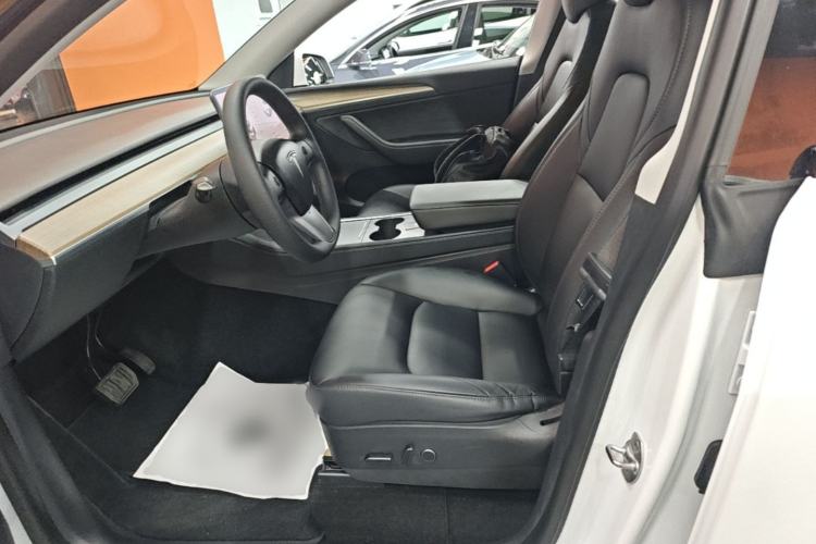 Used Tesla Model Y 2021 Standard Range Rear-Wheel Drive Version Left Front Seat