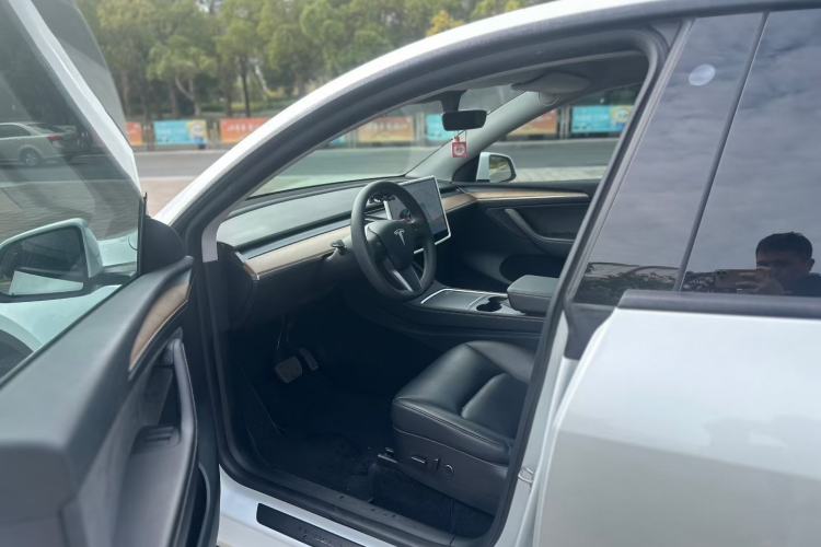 Used Tesla Model Y 2021 Long-Range All-Wheel-Drive Version Left Front Seat