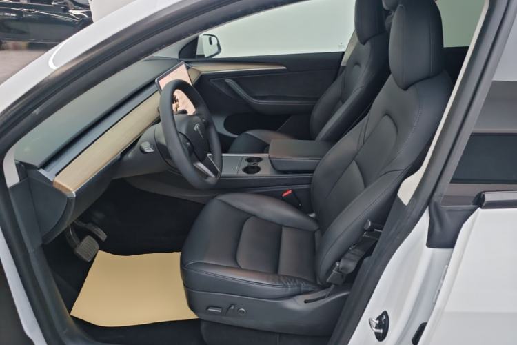 Used Tesla Model Y 2021 Long-Range All-Wheel-Drive Version Left Front Seat