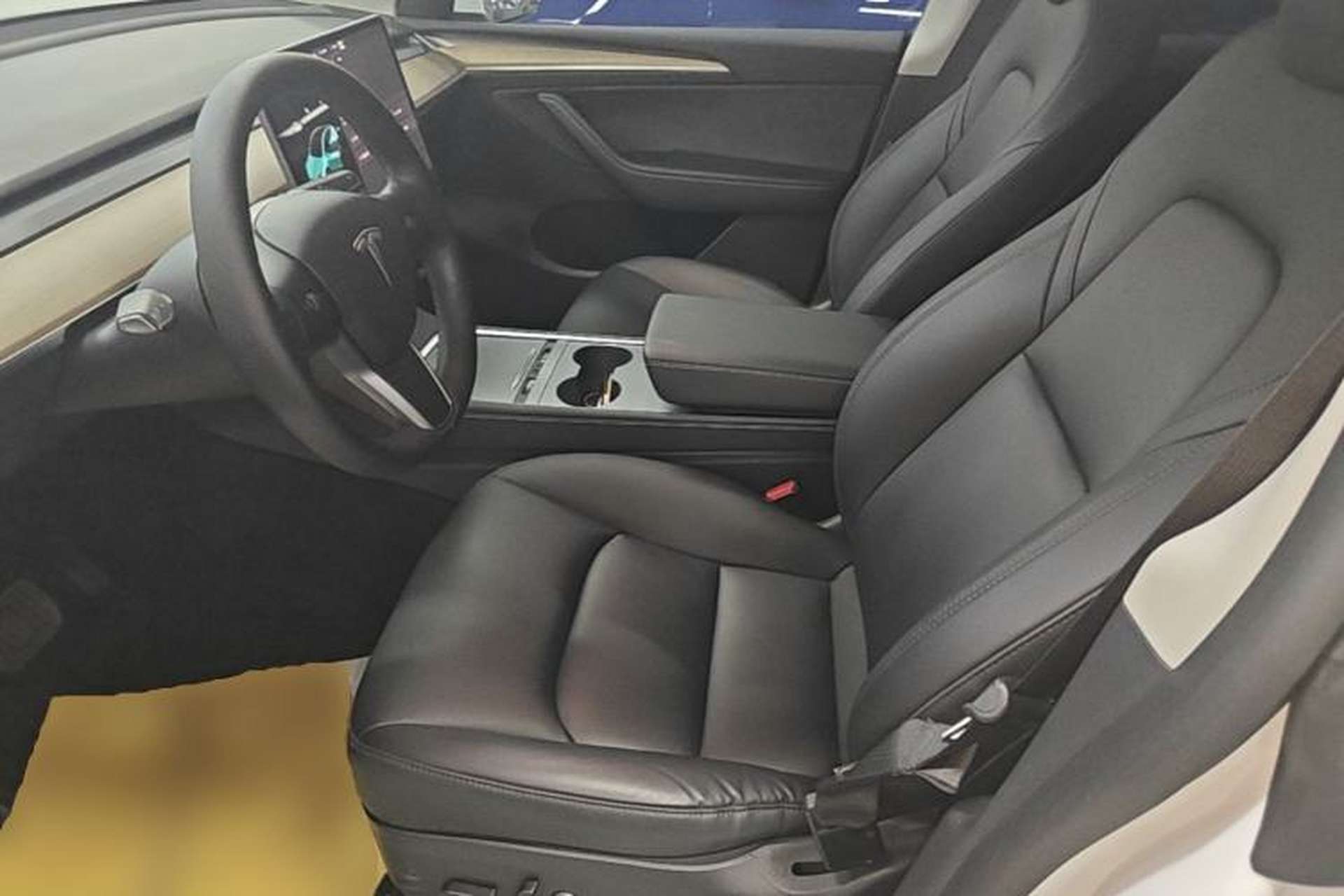 Used Tesla Model Y 2021 Standard Range Rear-Wheel Drive Version Left Front Seat