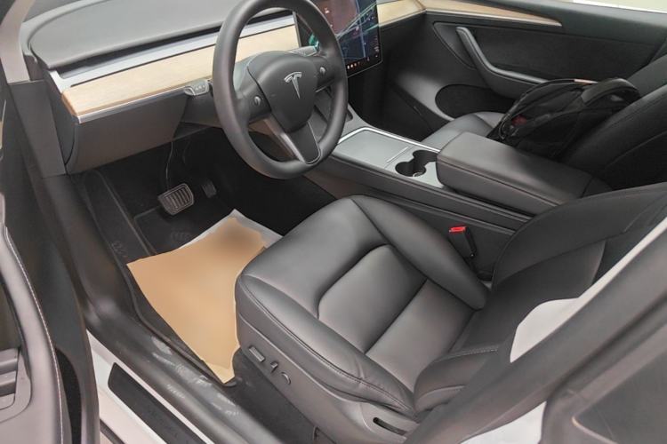 Used Tesla Model Y 2021 Standard Range Rear-Wheel Drive Version Left Front Seat