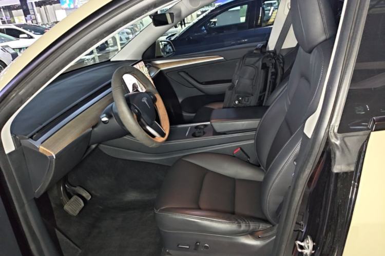 Used Tesla Model Y 2021 Standard Range Rear-Wheel Drive Version Left Front Seat