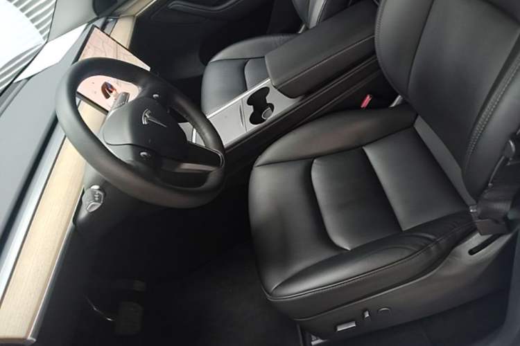 Used Tesla Model Y 2021 Standard Range Rear-Wheel Drive Version Left Front Seat