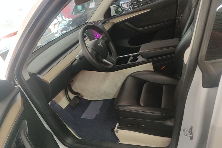 Used Tesla Model Y 2021 Standard Range Rear-Wheel Drive Version Left Front Seat