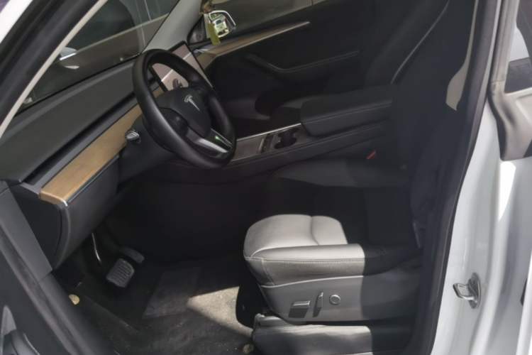 Used Tesla Model Y 2021 Standard Range Rear-Wheel Drive Version Left Front Seat