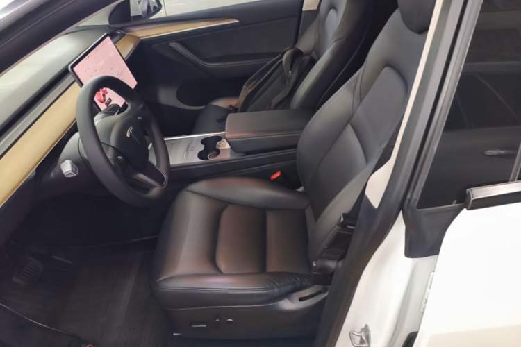 Used Tesla Model Y 2021 Long-Range All-Wheel-Drive Version Left Front Seat