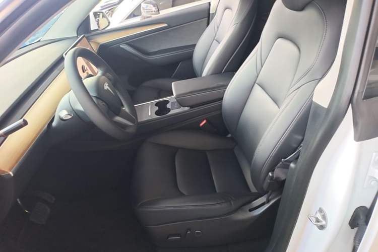 Used Tesla Model Y 2021 Standard Range Rear-Wheel Drive Version Left Front Seat