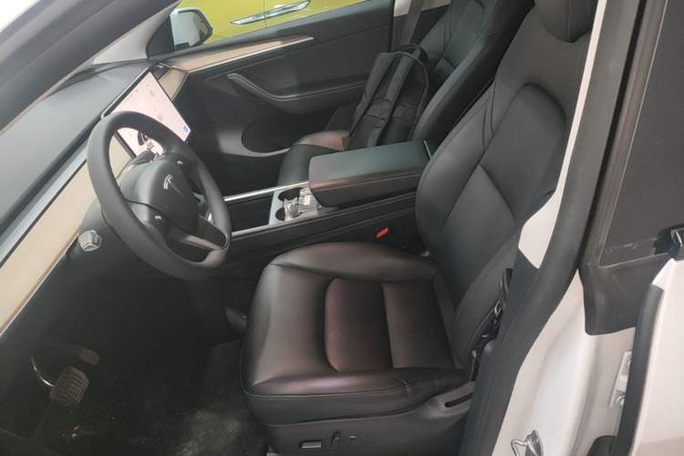 Used Tesla Model Y 2021 Standard Range Rear-Wheel Drive Version Left Front Seat
