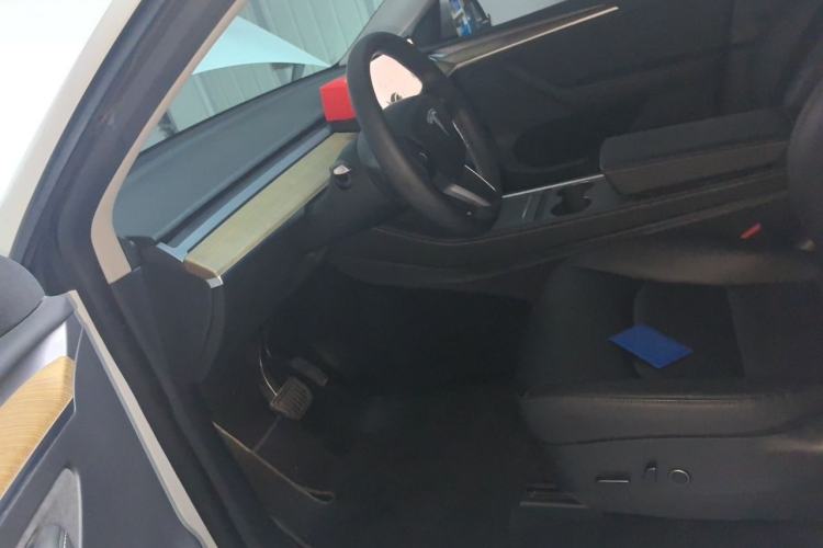 Used Tesla Model Y 2021 Long-Range All-Wheel-Drive Version Left Front Seat