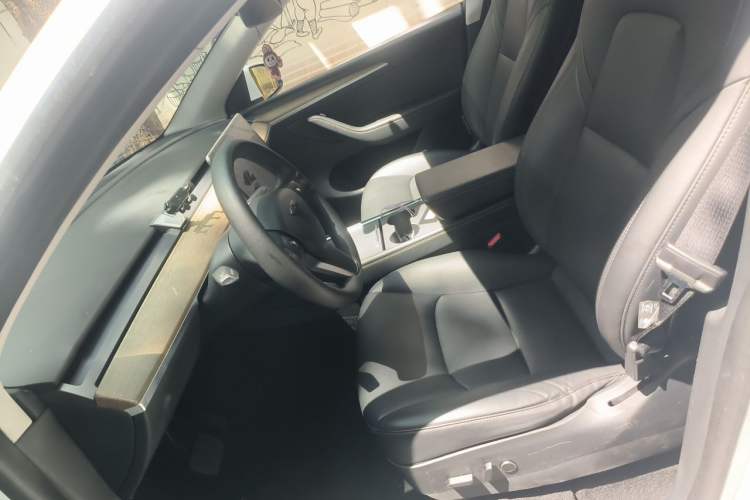 Used Tesla Model Y 2021 Standard Range Rear-Wheel Drive Version Left Front Seat