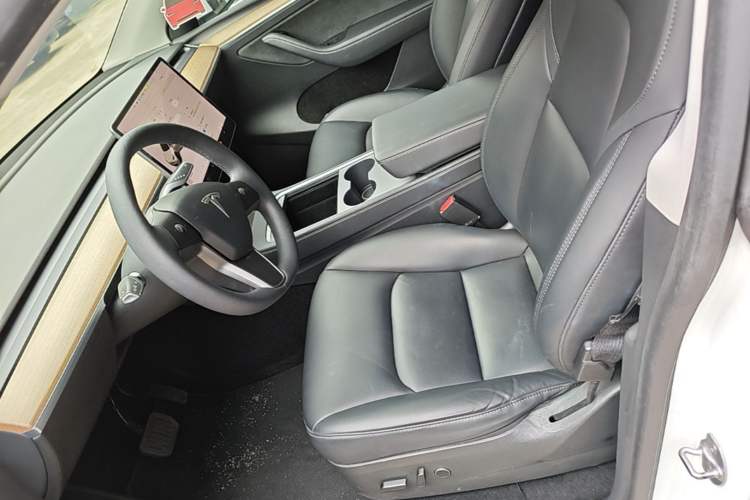 Used Tesla Model Y 2021 Long-Range All-Wheel-Drive Version 3D7 Left Front Seat