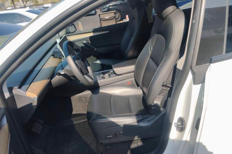 Used Tesla Model Y 2021 Standard Range Rear-Wheel Drive Version Left Front Seat