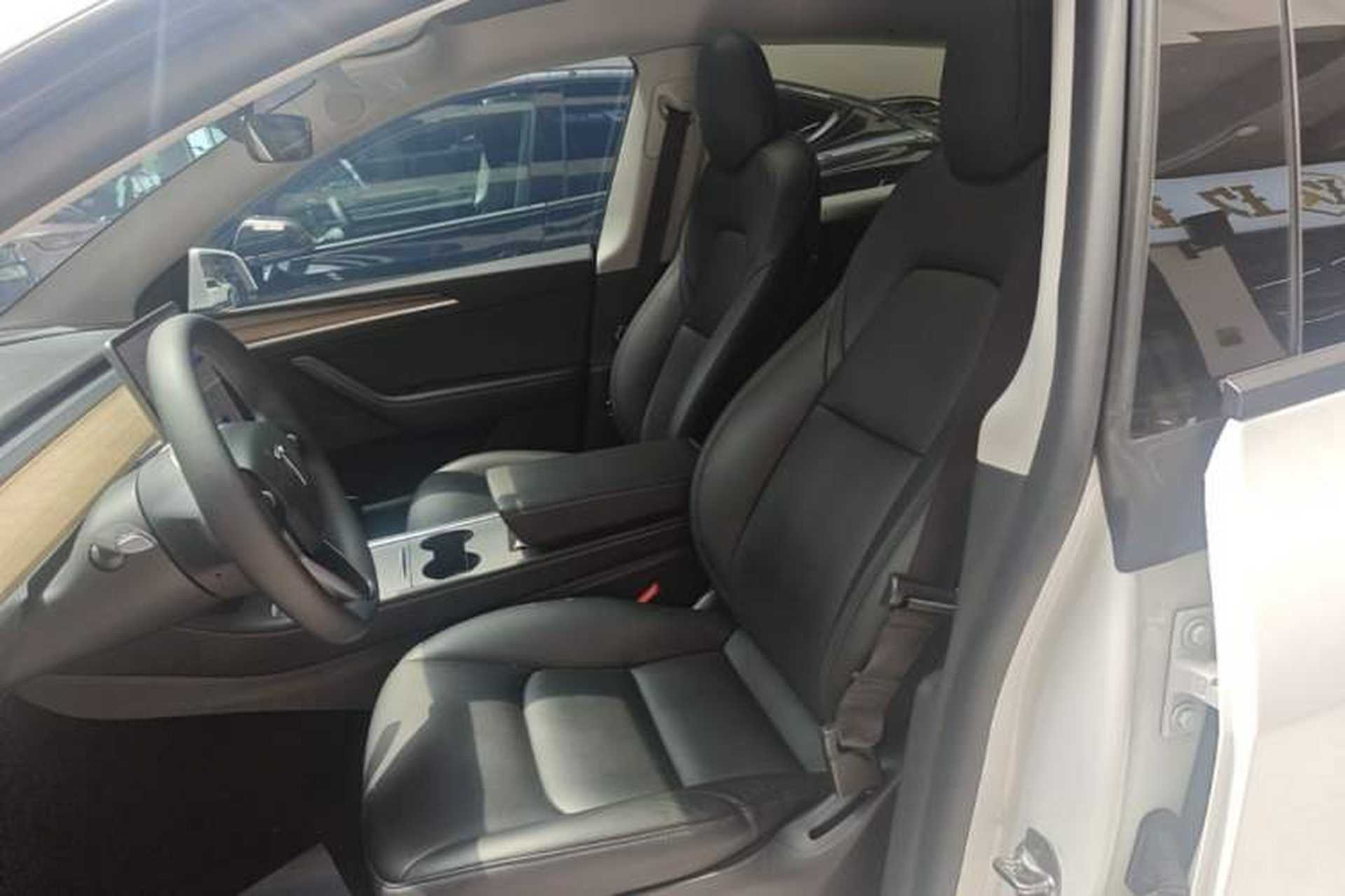 Used Tesla Model Y 2021 Standard Range Rear-Wheel Drive Version Left Front Seat