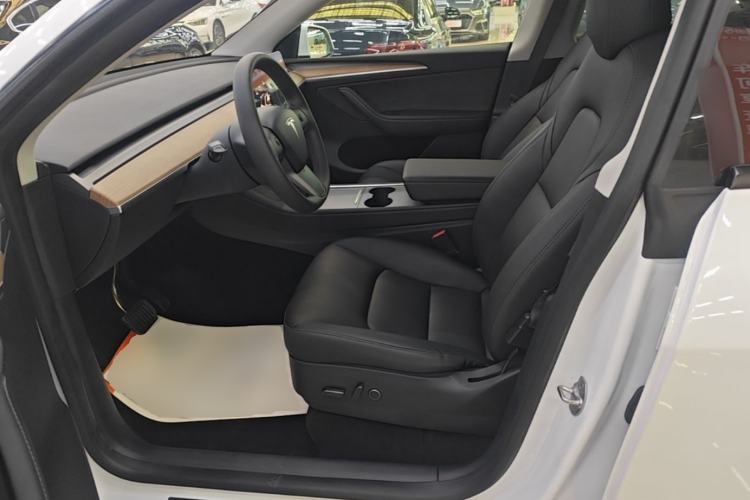 Used Tesla Model Y 2021 Standard Range Rear-Wheel Drive Version Left Front Seat
