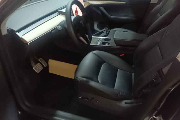 Used Tesla Model Y 2021 Standard Range Rear-Wheel Drive Version Left Front Seat