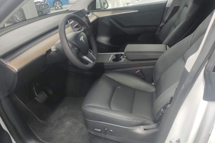 Used Tesla Model Y 2021 Long-Range All-Wheel-Drive Version 3D7 Left Front Seat