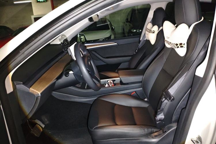 Used Tesla Model Y 2021 Long-Range All-Wheel-Drive Version Left Front Seat