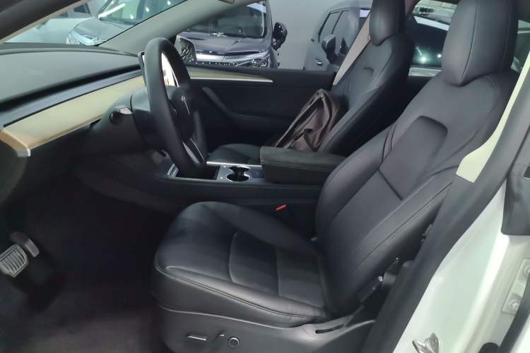 Used Tesla Model Y 2021 Revised Version 2 Long-Range All-Wheel-Drive Edition Left Front Seat