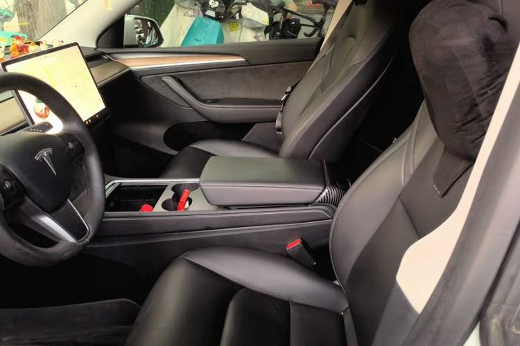 Used Tesla Model Y 2021 Long-Range All-Wheel-Drive Version Left Front Seat
