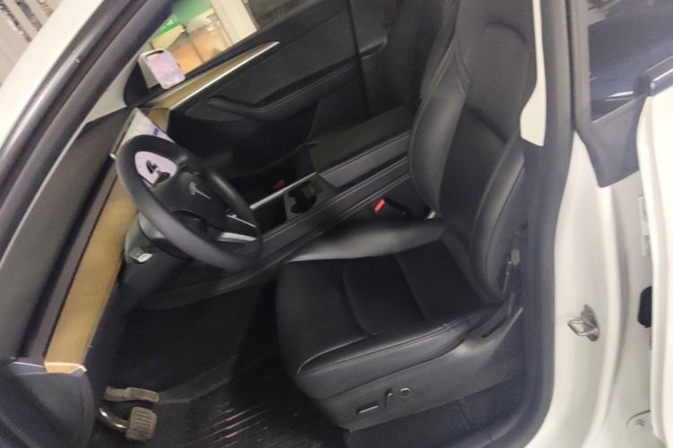 Used Tesla Model Y 2021 Standard Range Rear-Wheel Drive Version Left Front Seat