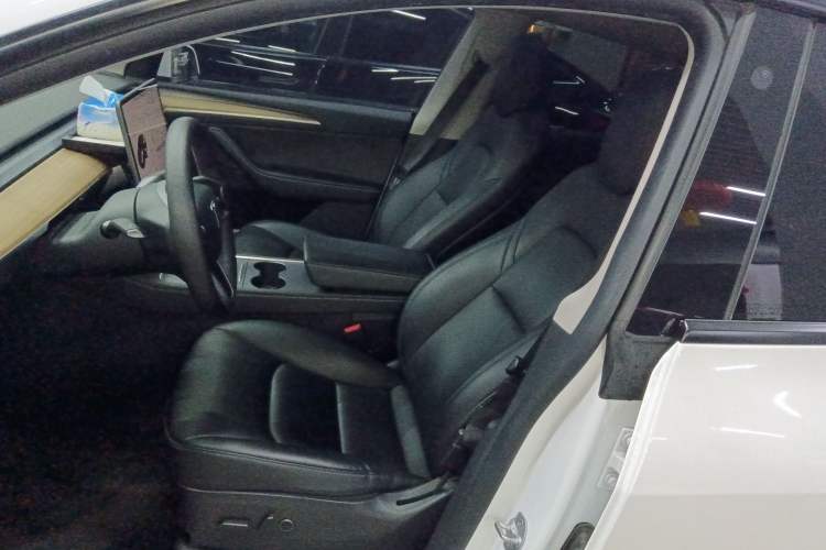 Used Tesla Model Y 2021 Standard Range Rear-Wheel Drive Version Left Front Seat