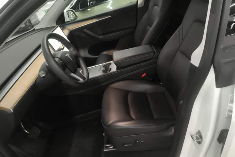 Used Tesla Model Y 2021 Revised Version 2 Long-Range All-Wheel-Drive Edition Left Front Seat