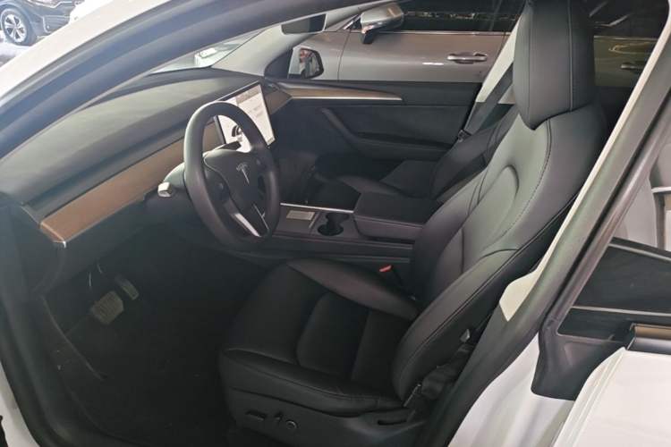 Used Tesla Model Y 2021 Standard Range Rear-Wheel Drive Version Left Front Seat