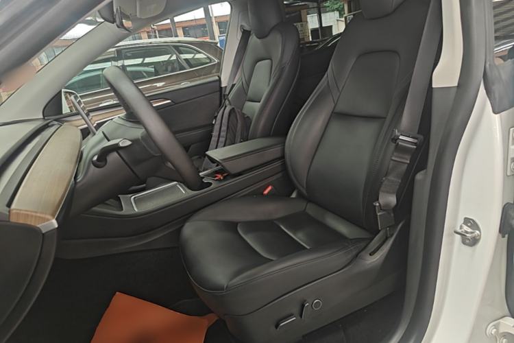 Used Tesla Model Y 2021 Long-Range All-Wheel-Drive Version Left Front Seat