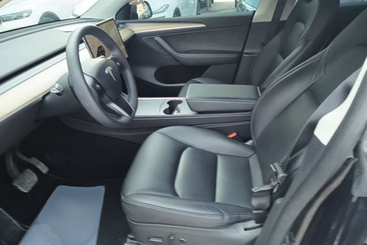 Used Tesla Model Y 2021 Standard Range Rear-Wheel Drive Version Left Front Seat