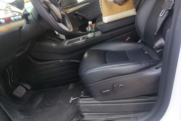 Used Tesla Model Y 2021 Long-Range All-Wheel-Drive Version 3D7 Left Front Seat