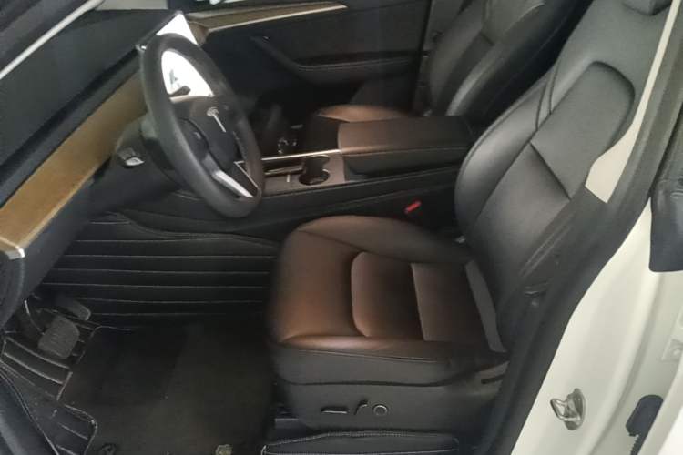 Used Tesla Model Y 2021 Standard Range Rear-Wheel Drive Version Left Front Seat