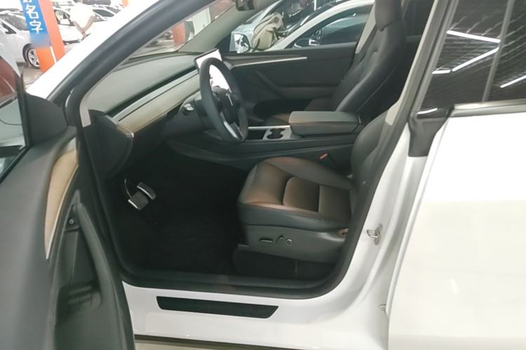 Used Tesla Model Y 2021 Long-Range All-Wheel-Drive Version Left Front Seat