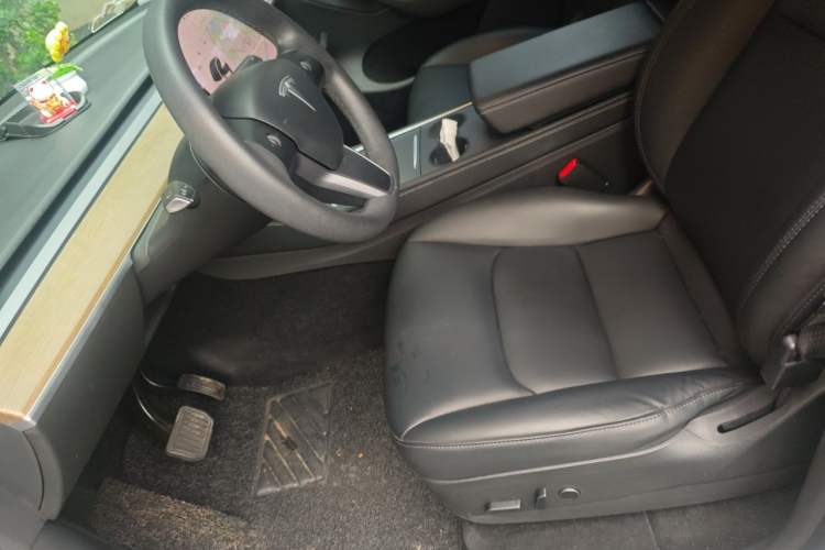 Used Tesla Model Y 2021 Standard Range Rear-Wheel Drive Version Left Front Seat