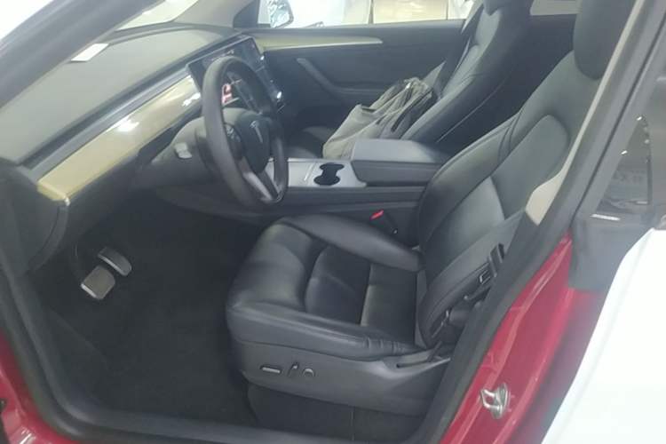 Used Tesla Model Y 2021 Long-Range All-Wheel-Drive Version Left Front Seat