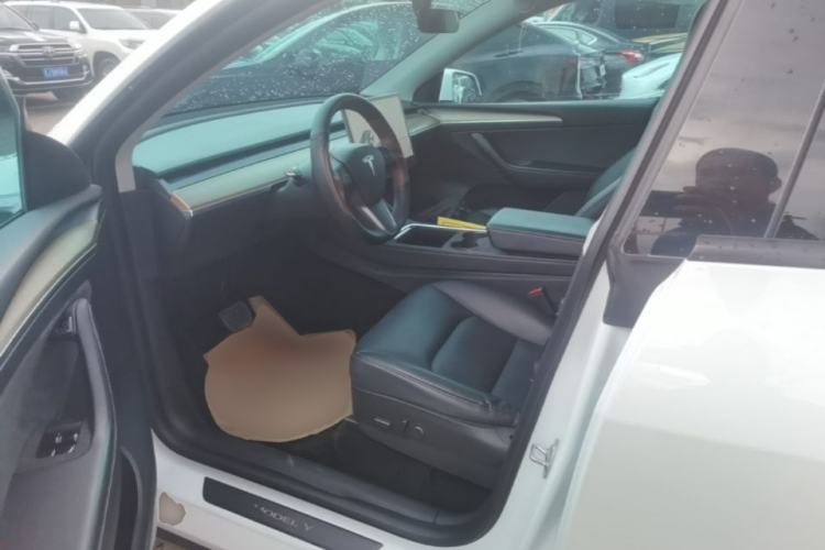Used Tesla Model Y 2021 Long-Range All-Wheel-Drive Version Left Front Seat