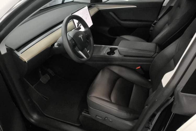 Used Tesla Model Y 2021 Standard Range Rear-Wheel Drive Version Left Front Seat