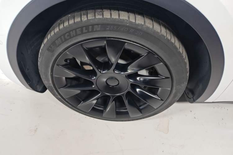 Used Tesla Model Y 2021 Long-Range All-Wheel-Drive Version 3D7 Left Front Wheel Hub