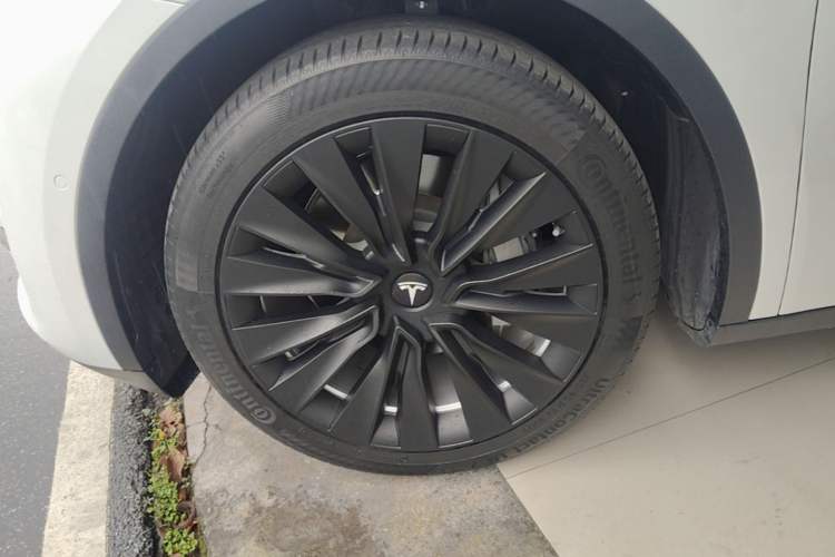 Used Tesla Model Y 2021 Standard Range Rear-Wheel Drive Version Left Front Wheel Hub